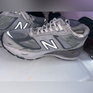 new balances 990v5